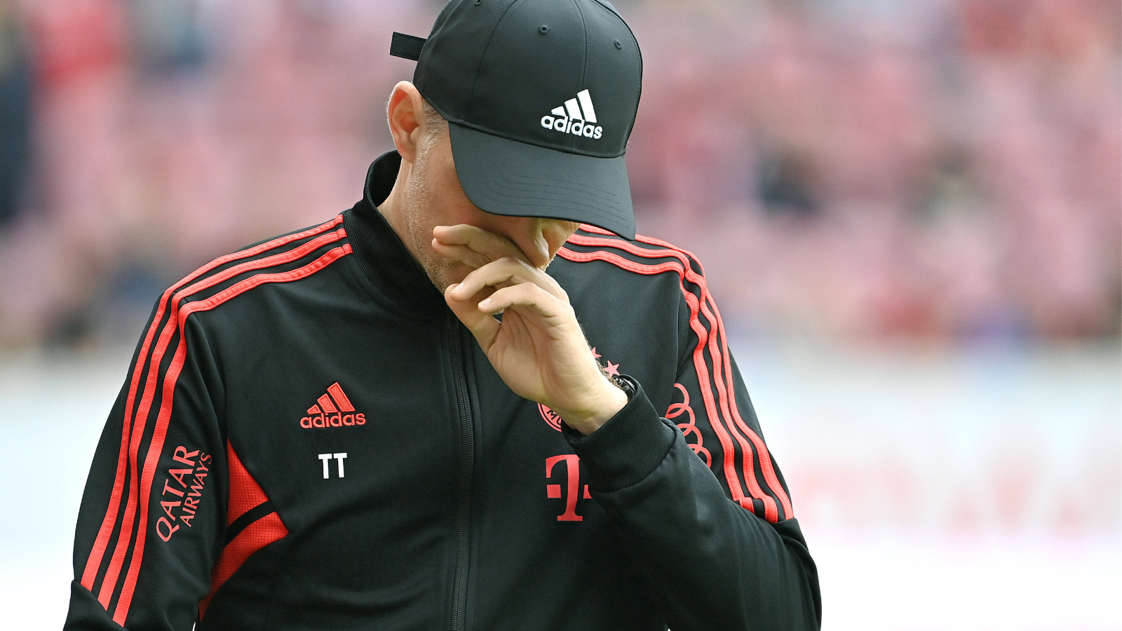 
                <strong>Tuchel mit Traum-Einstand bei allen Trainer-Stationen - dann kam Bayern </strong><br>
                Sieben Spiele ist die Ära von Thomas Tuchel beim FC Bayern München mittlerweile alt. Zeit für eine erste Zwischenbilanz des neuen Trainers an der Säbener Straße. Mit dem 4:2-Heimsieg gegen Borussia Dortmund, der dem Rekordmeister die vorübergehende Rückkehr an die Tabellenspitze bescherte, gelang Tuchel ein Einstand nach Maß. Doch die Münchner Freude wehrte nicht lange. Denn es folgten das Pokal-Aus gegen Freiburg (1:2), dann der Champions-League-K.o. gegen Manchester City (0:3, 1:1), dazwischen ein Sieg, ein Unentschieden und eine Niederlage in der Bundesliga.
              