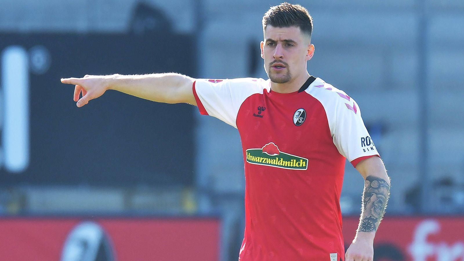 <strong>SC Freiburg: Baptiste Santamaria </strong><br>
                Ablösesumme: zehn Millionen Euro<br>Wechsel von: Angers SCO zum SC Freiburg<br>Zeitpunkt des Wechsels:&nbsp;September 2020
