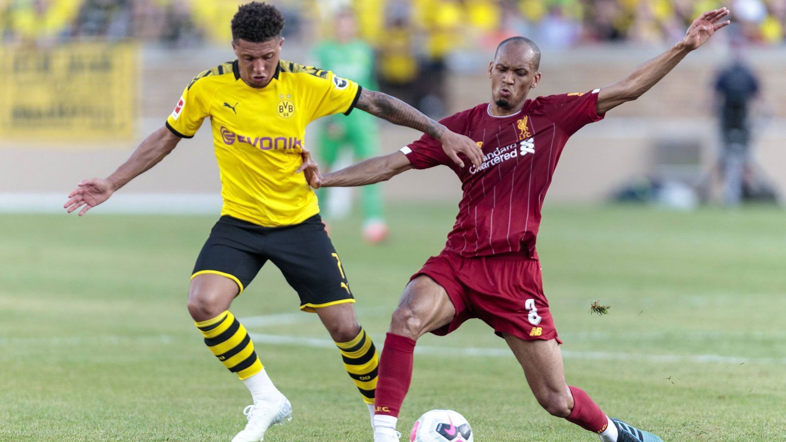 
                <strong>FC Liverpool vs. Borussia Dortmund</strong><br>
                Viel muss zu dieser Paarung nicht gesagt werden, die BVB-Vergangenheit von Jürgen Klopp ist bekannt und würde für Brisanz sorgen. Besonders für neutrale Zuschauer wäre dieses Kräftemessen interessant, beide Teams stehen für offensives Spektakel. Im Europa-League-Viertelfinale 2015/16 fielen in zwei Spielen neun Treffer, der BVB hatte gegen den späteren Finalisten nur knapp das Nachsehen (4:5 nach Hin- und Rückspiel).
              