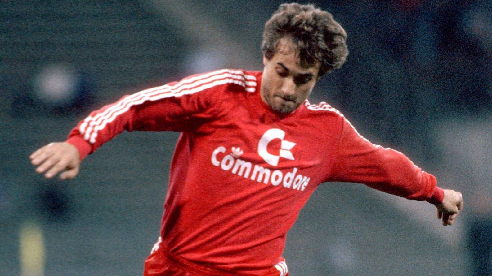 <strong>Helmut Winklhofer (1985, Ablöse unbekannt)</strong><br>Der Rechtsverteidiger war 1985 der erste Leverkusener, der den Weg von der Werkself zum FC Bayern antrat. Der damals 23-Jährige blieb immerhin vier Jahre und holte drei Meisterschaften, einen Pokalsieg und einen Supercup. Eine längere Karriere war ihm allerdings nicht vergönnt. 1989 hörte er mit nur 140 Bundesliga-Spielen verletzungsbedingt auf.