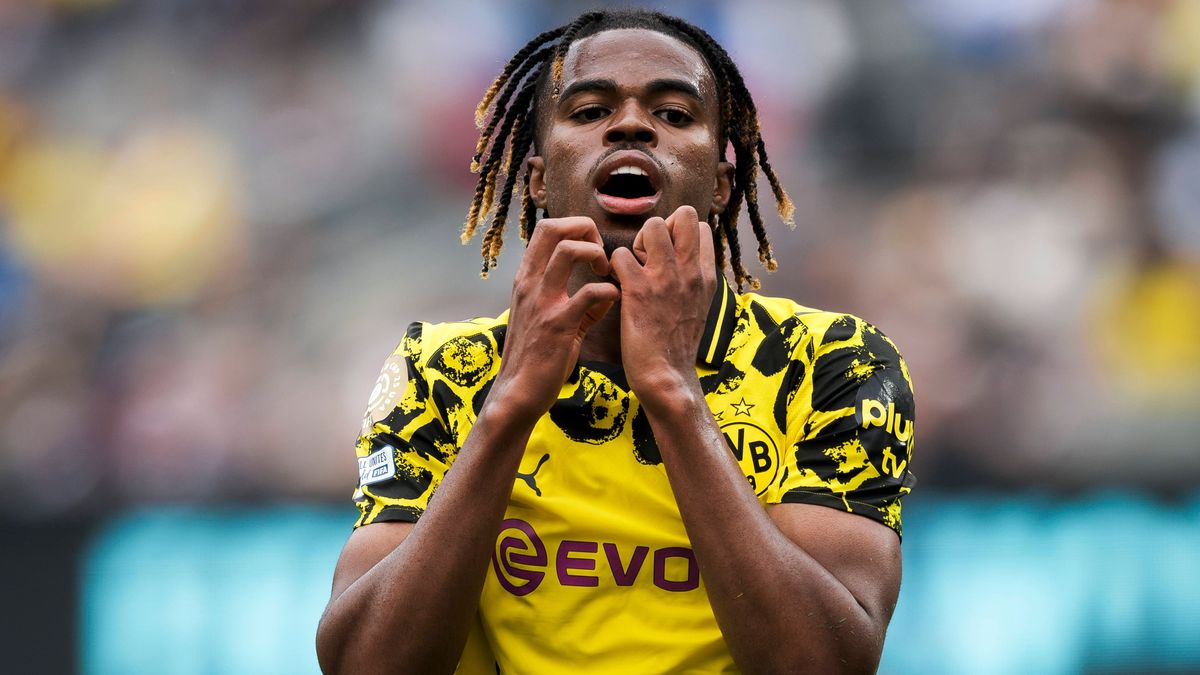 Fluminense FC v Borussia Dortmund - FIFA Club World Cup Carney Chukwuemeka of Borussia Dortmund looks dejected during the FIFA Club World Cup football match between Fluminense FC and Borussia Dortm...
