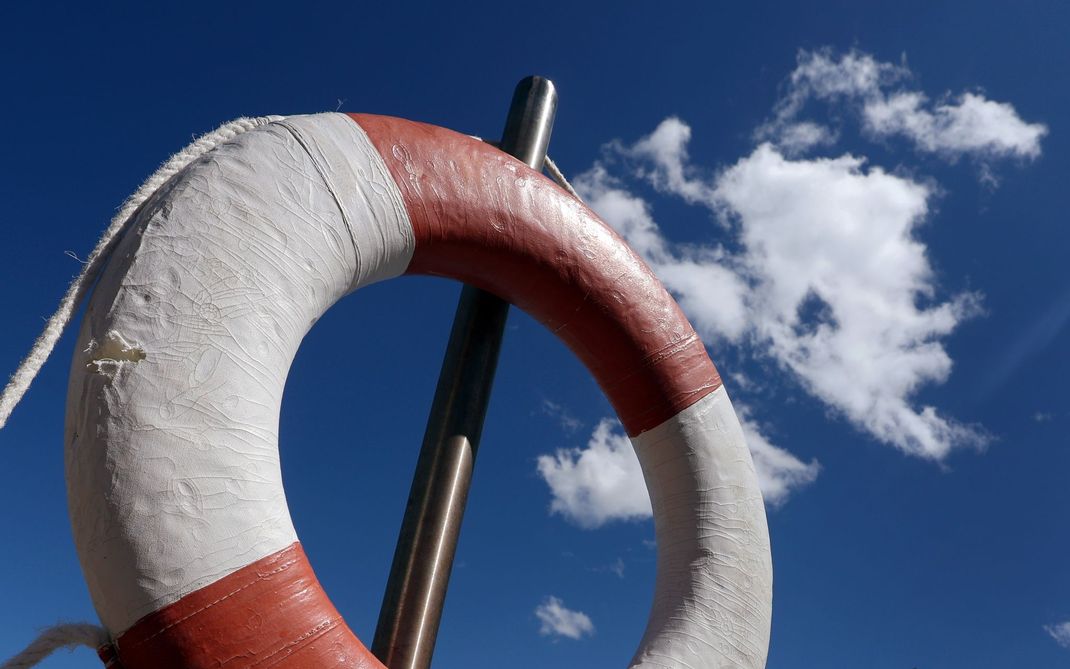 Die Polizei ging zuletzt davon aus, dass der 18-Jährige in Donauwörth ins Wasser geraten war. (Symbolbild)