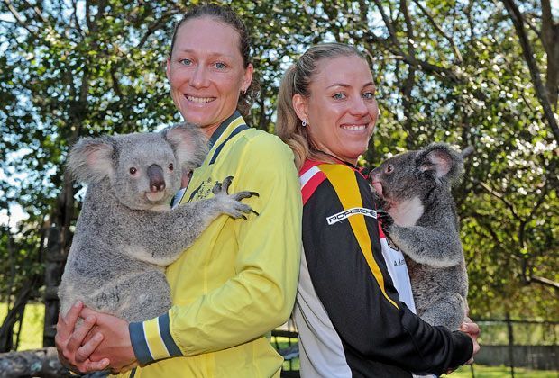 
                <strong>Koalas statt Tennisschläger</strong><br>
                Samantha Stosur (li.) und Angelique Kerber (r.) stehen sich am Sonntag auf dem Tenniscourt gegenüber. Doch bereits am Samstag erwartet die Australierin ein spannendes Match gegen Petkovic: "Andrea ist gut drauf und stärker, als es ihr Ranking aussagt."
              