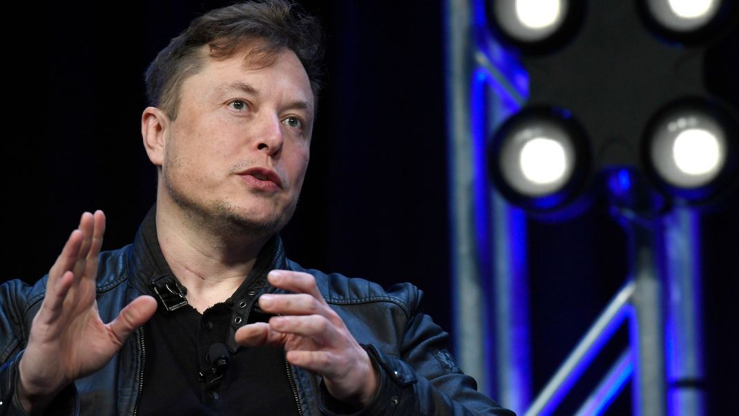 Twitter-Chef Elon Musk muss um seinen Titel als reichster Mensch der Welt fürchten.