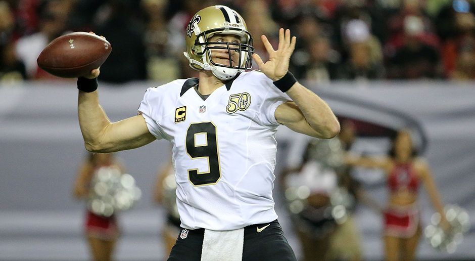 
                <strong>Drew Brees (New Orleans Saints)</strong><br>
                Drew Brees dürfte wohl einer der unterschätztesten Quarterbacks seiner Generation sein. Der Passgeber gewann nicht nur einen Super Bowl, sondern steht mit 66.111 Passing-Yards (Rang drei) und 465 Passing-Touchdowns (Rang drei) kurz davor, der beste Quarterback in den beiden Kategorien zu werden. Auch mit 38 Jahren liefert der Quarterback immer noch ab, verzeichnete in der vergangenen Saison überragende 5208 Passing-Yards (Liga-Bestwert).
              