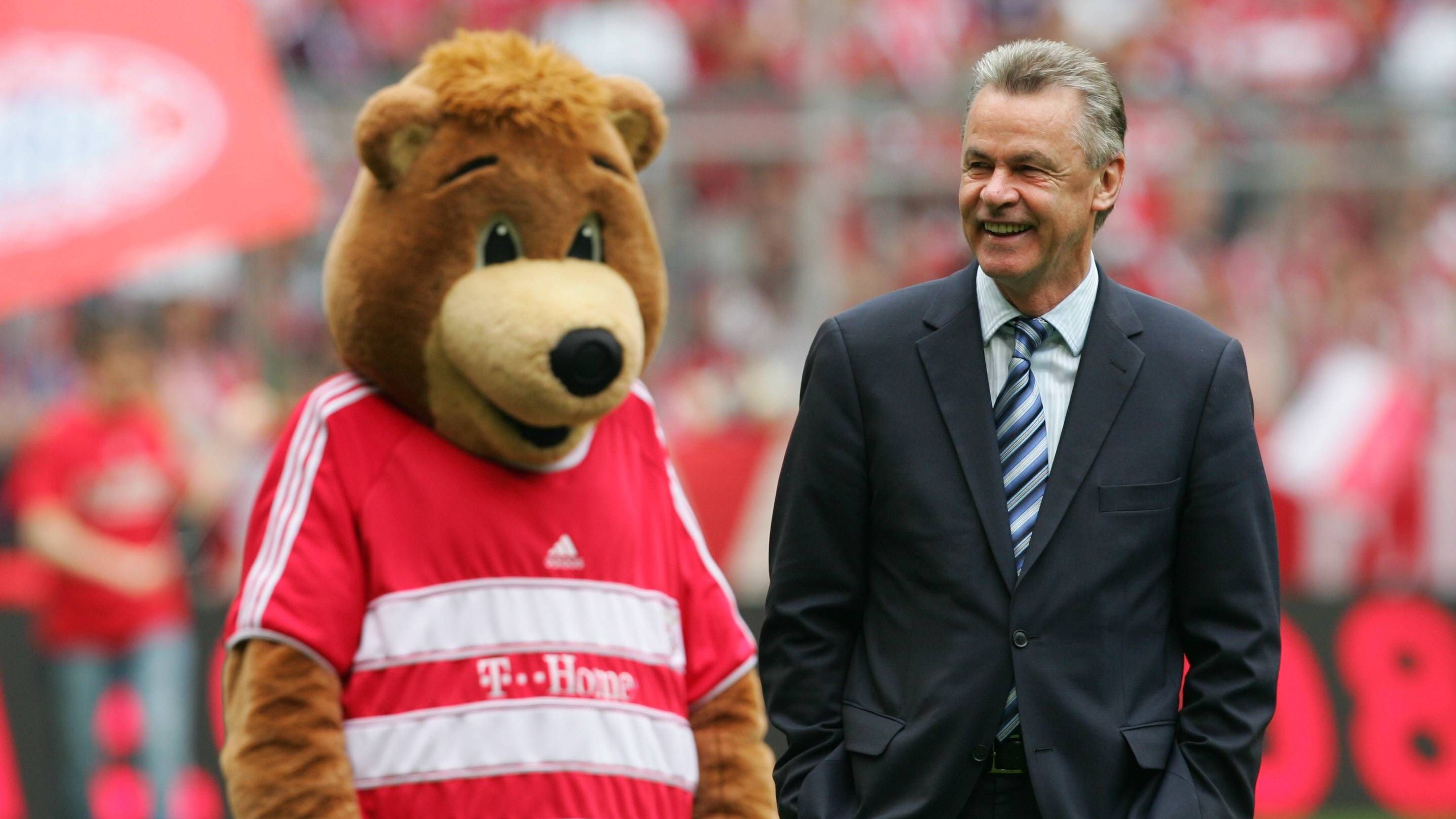 <strong>Ottmar Hitzfeld (Bayern München)</strong><br>Auch Ottmar Hitzfeld trainierte Bayern München. Und auch Hitzfeld kündigte seinen Abschied vor dem Ende der Saison an. Genauer gesagt im Januar 2008. Zum Zeitpunkt der Bekanntgabe standen die Münchner an der Tabellenspitze.