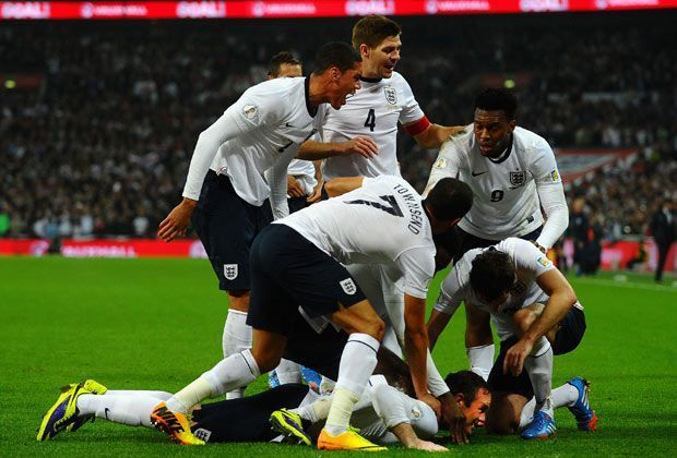 
                <strong>Gruppe D: England</strong><br>
                Dank zweier Heimsiege gegen Montenegro und Polen holen sich die "Three Lions" letztlich Platz eins in ihrer Gruppe. Überzeugen konnten Wayne Rooney, Steven Gerrard und Co. dabei aber nur ganz selten. Ob es gegen Italien und die "Urus" besser läuft?
              