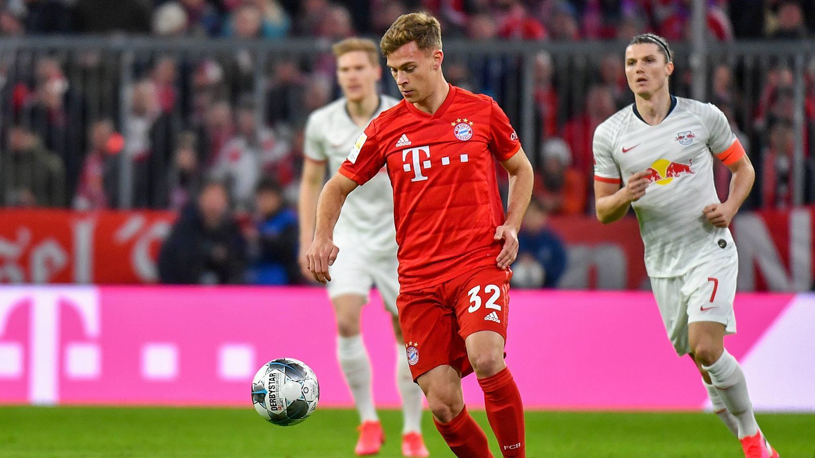 
                <strong>Joshua Kimmich (Bayern München)</strong><br>
                Humorloser Abräumer vor der Abwehr, seinen Standards fehlt es aber an Gefahr und Präzision. Spielt viele Querpässe, statt auch mal das Risiko zu suchen. Rettet in der 92. Minute im eigenen Strafraum vor dem einschussbereiten Werner. Hatte schon bessere Spiele. ran-Note: 4
              