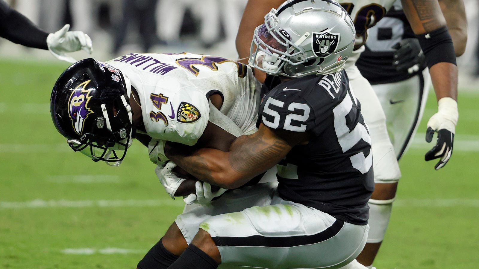 
                <strong>Denzel Perryman (Las Vegas Raiders)</strong><br>
                &#x2022; Position: Linebacker -<br>&#x2022; Statistiken 2021 (Stand: 21.12): 133 Tackles, zwei Fumbles Recovered -<br>&#x2022; Pro Bowl-Nominierungen: 1 (2021)<br>
              