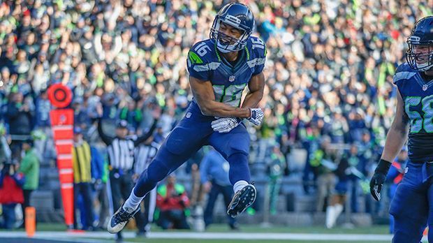 
                <strong>Tyler Lockett, Seattle Seahawks</strong><br>
                Return Specialist / Wide Receiver: Tyler Lockett, Seattle Seahawks. 23 Jahre alt, Rookie, ein Punt-Return-Touchdown, ein Kickoff-Return-Touchdown, vier Receiving Touchdowns. Mit seinem Speed muss er einfach in das beste Offense-Team der Young Guns.
              