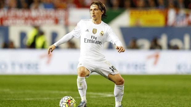 
                <strong>Luka Modric</strong><br>
                Luka Modric: Seit dem Wechsel 2012 zu Real Madrid gehört der Kroate zu den besten Mittelfeldspielern der Welt. Im Starensemble der Madrilenen bildet Modric das Bindeglied zwischen Defensive und Offensive und füttert die Stars mit Zuspielen.
              