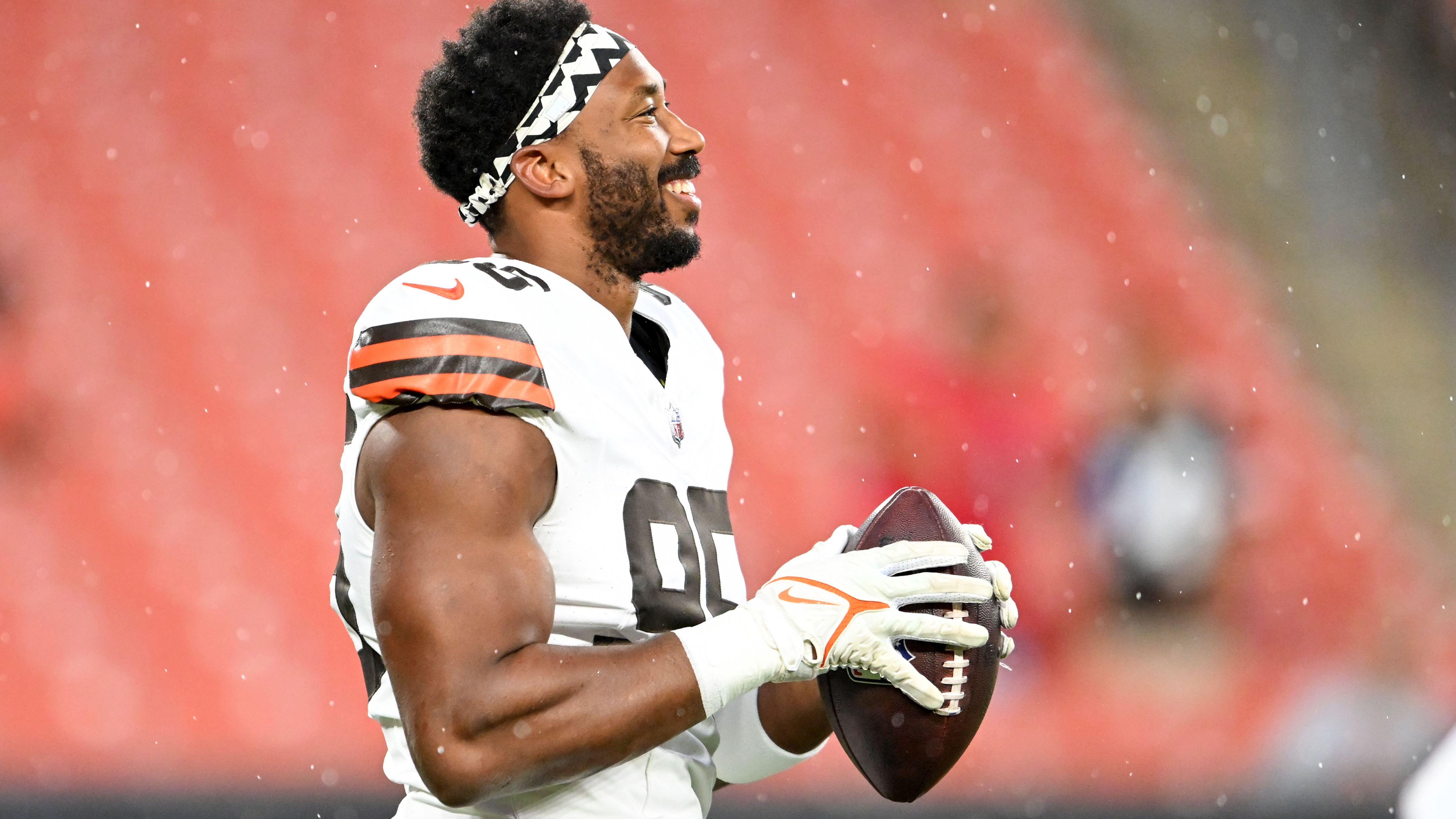 <strong>Cleveland Browns</strong>&nbsp;<br>- Myles Garrett (Foto): Mit Watt der beste Spieler auf seiner Position.<br>- Nick Chubb: Der Running Back hatte ein enorm produktives Jahr und wird erneut die Last der Offense tragen.<br>- Deshaun Watson: In seiner ersten vollen Saison nach der Sperre soll der Quarterback an alte Leistungen anknüpfen.<br>- Jedrick Wills: Der junge Tackle soll Watson mehr Zeit verschaffen.<br>- Denzel Ward: Sorgt im Backfield der Browns regelmäßig für Ordnung.