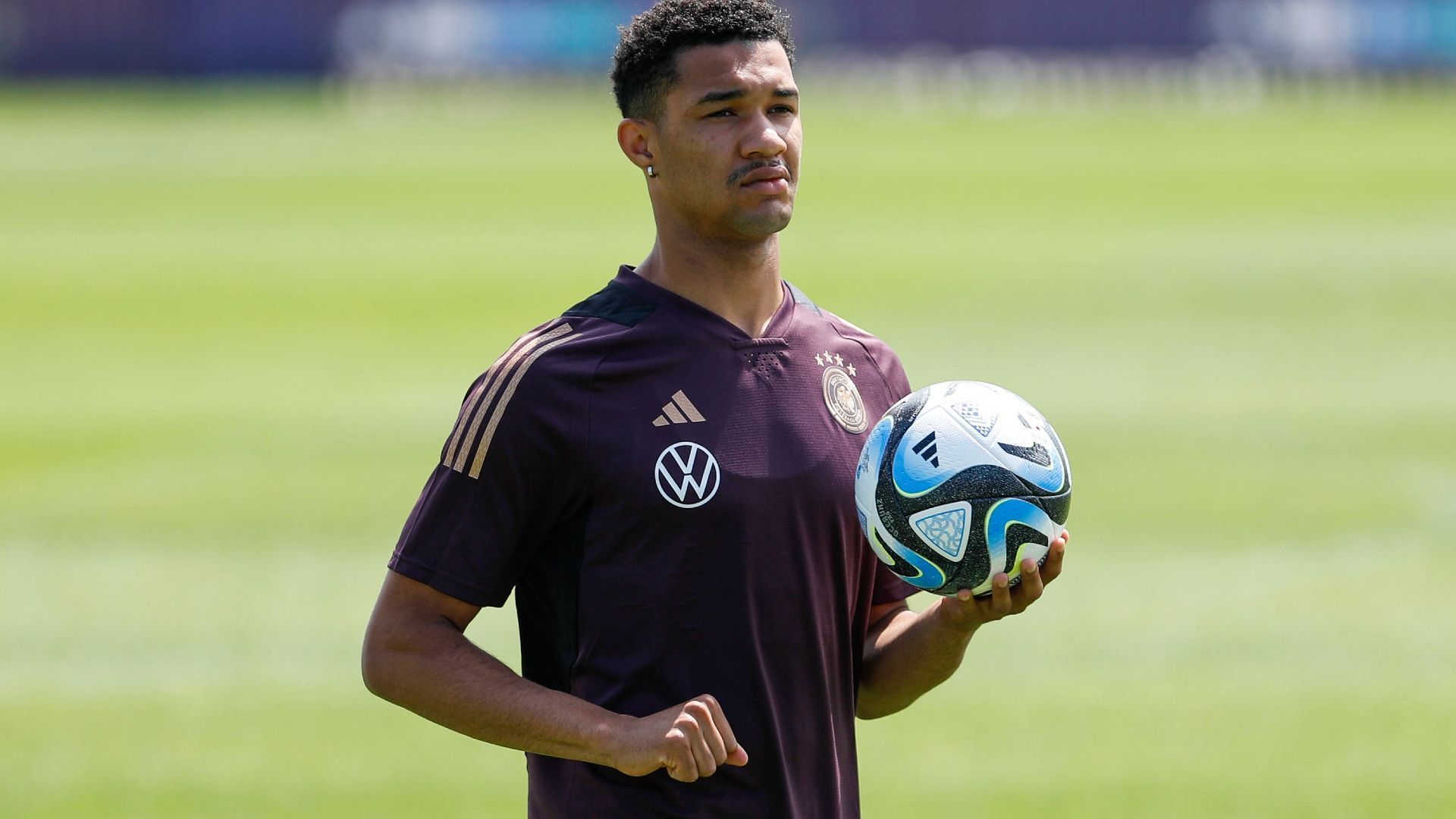 
                <strong>Kenneth Schmidt</strong><br>
                Blieb ohne Spielzeit. Als er im letzten Spiel "ein Thema" gewesen wäre, wie Trainer Di Salvo verriet, musste er sich verletzt abmelden. ran-Note: Ohne Bewertung
              