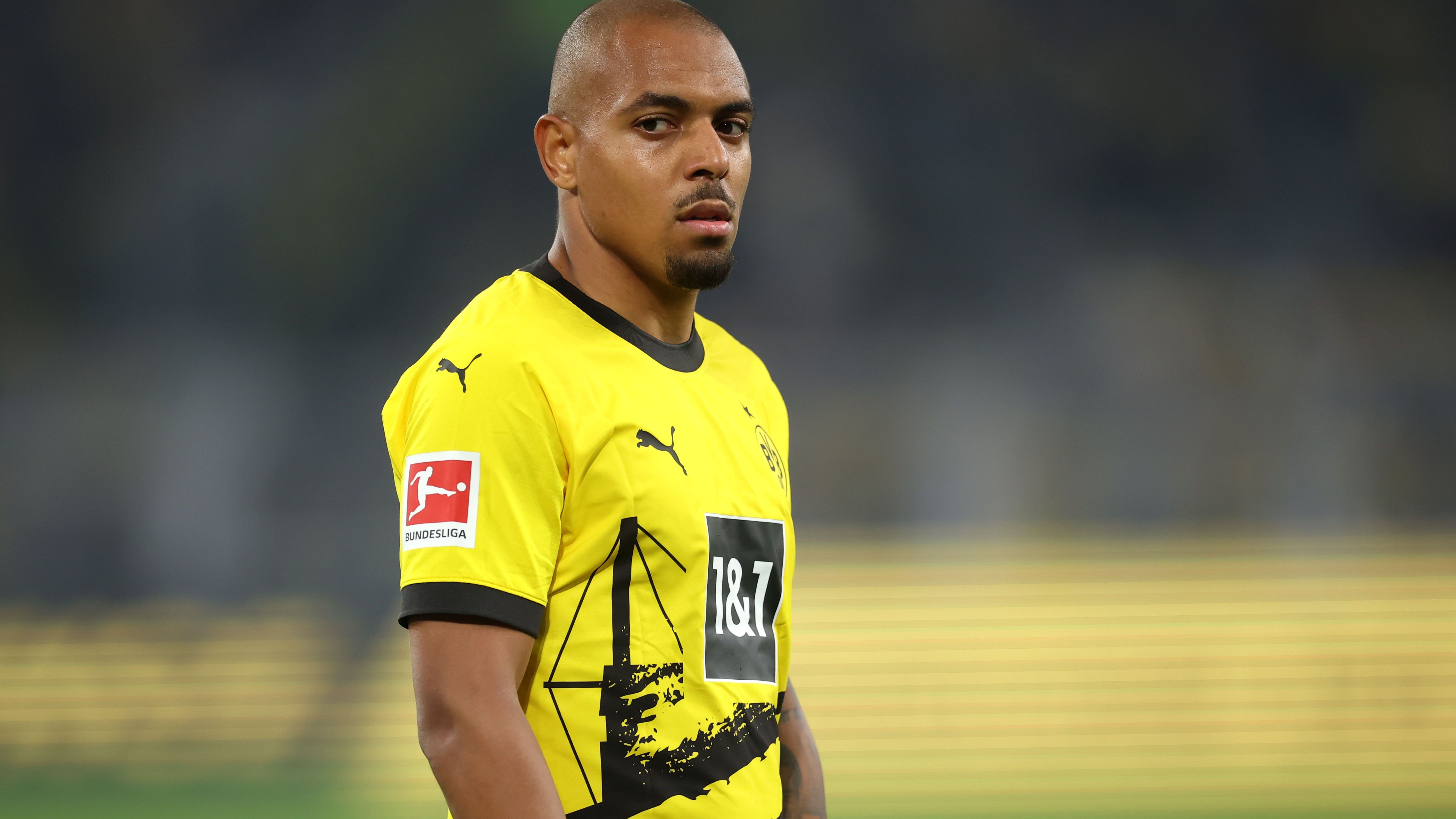 <strong>Donyell Malen</strong><br>Der Niederländer wird in der 63. Minute für Bynoe-Gittens eingewechselt und steht kurz darauf auch bereit, um beim 1:0 von Reus den Fuß reinzuhalten. Der Ex-Kapitän kommt aber früher an den Ball und so macht Reus eben das Tor und nicht der Joker. Danach arbeitet Malen recht fleißig gegen den Ball, aber ohne selbst spielerische Highlights zu setzen. <strong>ran-Note: 4</strong>