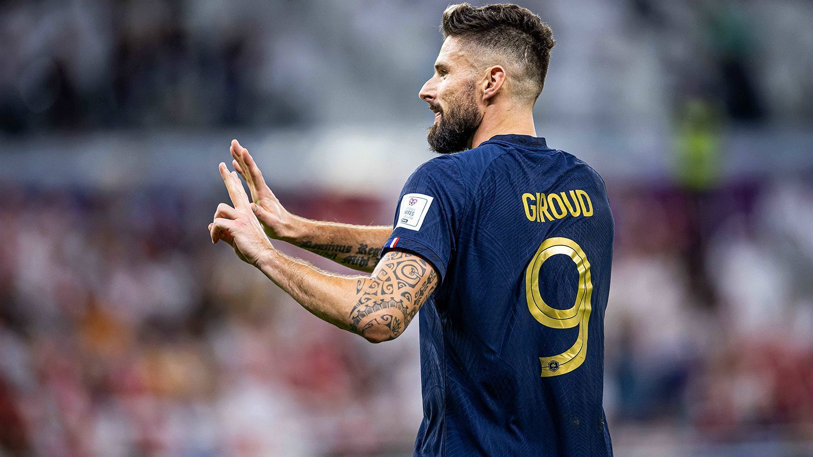 
                <strong>Olivier Giroud neuer Rekordtorschütze von Frankreich</strong><br>
                Mit seinem Treffer zum zwischenzeitlichen 1:0 gegen Polen hat sich Olivier Giroud zum Rekordtorschützen der französischen Nationalmannschaft geschossen. Mit seinem 52. Treffer überholte er Thierry Henry. Beim 2:1 im Viertelfinale gegen England legte der Stürmer vom AC Milan Treffer Nummer 53 nach.
              