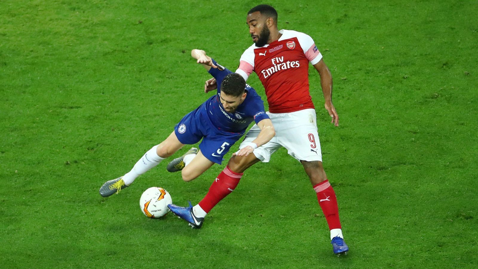 
                <strong>Jorginho</strong><br>
                Kommt lange Zeit nicht ins Spiel und kann das Spiel der "Blues" anfangs nicht wie gewohnt ordnen. Deutlich unauffälliger als seine Mitspieler Kovacic und Kante. Gute Übersicht beim Pass auf Giroud, der die Führung auf dem Fuß hat (39.). ran-Note: 4
              