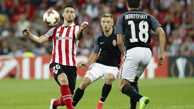 
                <strong>Aritz Aduriz (Athletic Bilbao - Alter beim letzten Liga-Einsatz: 36 Jahre, 7 Monate, 12 Tage)</strong><br>
                Alter schützt vor Toren nicht. Das müssen die Gegner von Athletic Bilbao in der laufenden Spielzeit immer wieder erfahren. Denn trotz seiner 36 Jahre ist Stürmer Aritz Aduriz treffsicher wie eh und je. In sechs Ligaspielen erzielte er schon drei Treffer für die Basken, in der Europa-League-Qualifikation schlug er in vier Spielen drei Mal zu. Wer auch als vermeintlicher Fußball-"Opa" so regelmäßig zuschlägt, darf wohl auf eine Vertragsverlängerung hoffen. Denn Aduriz' Kontrakt läuft im Sommer 2018 aus. 
              