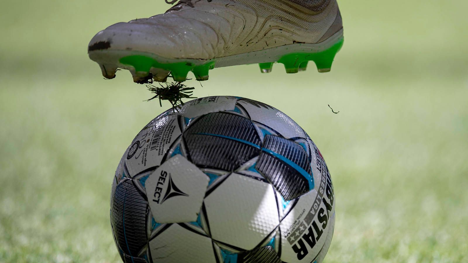 
                <strong>Wer den Ball mitbringt, entscheidet</strong><br>
                Eisernes Gesetz auf dem Bolzplatz, der Besitzer des Balles gibt die Regeln für den Kick vor. 
              