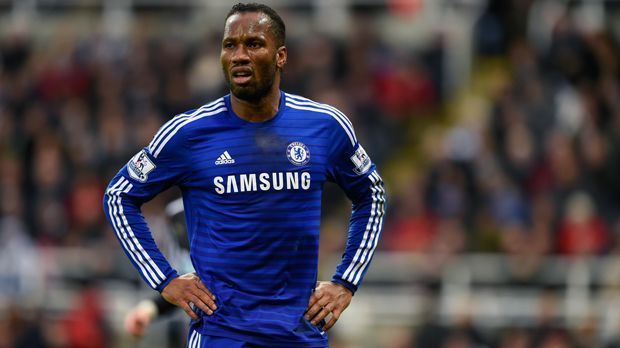 
                <strong>Platz 5 - Didier Drogba</strong><br>
                Wechsel von: Olympique Marseille zum FC ChelseaZeitpunkt des Wechsels: Juli 2004Ablösesumme: 38,5 Millionen Euro"Transfer Price Index"-Summe: 137 Millionen Euro
              