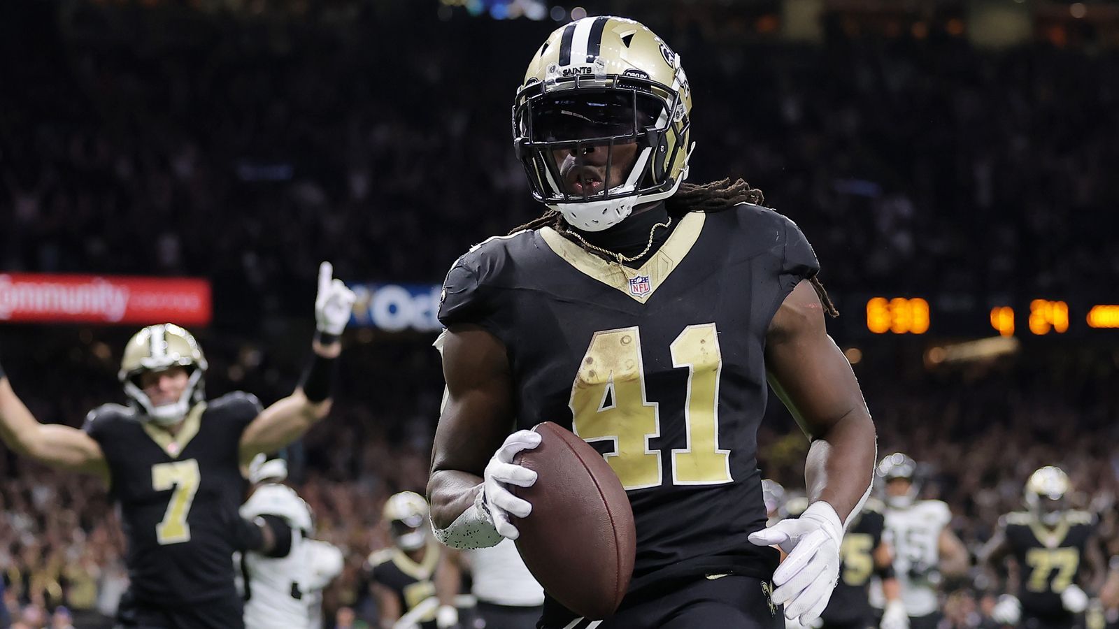 <strong>New Orleans Saints: Alvin Kamara</strong><br>Man merkte, wie sehr der Running Back den Saints in den ersten Wochen fehlte. Doch seitdem er seine Sperre abgesessen hat, liefert er beständig. Drei Touchdowns in fünf Spielen und 320 Yards. Bei den Zahlen muss man aber auch sagen: Es geht noch mehr für den fünfmaligen Pro Bowler.