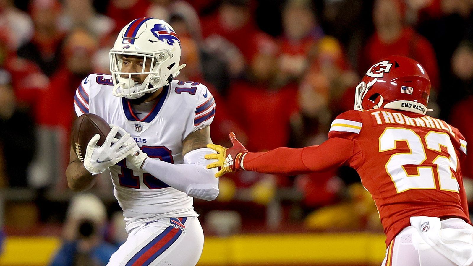 
                <strong>Touchdowns</strong><br>
                Was für ein Spiel von Gabriel Davis! Der Receiver der Buffalo Bills fing in der Nacht von Sonntag auf Montag deutscher Zeit gegen die Kansas City Chiefs vier Touchdown-Pässe von Josh Allen. Das gab es in den Playoffs in der Geschichte der NFL noch nie. Mit 201 Receiving Yards erzielte er fast die Hälfte aller Scrimmage Yards der Bills an diesem Abend im Alleingang. 
              