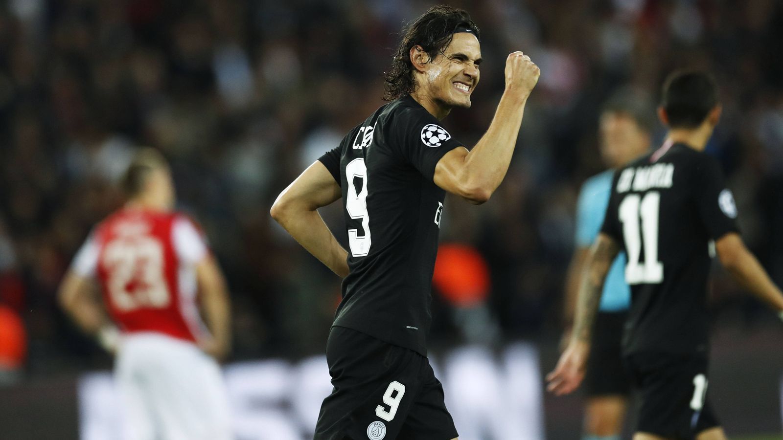 
                <strong>Edinson Cavani (Uruguay)</strong><br>
                Geburtsdatum: 14. Februar 1987Verein: Paris St. GermainPosition: MittelstürmerTitel 2018: französischer Meister, Pokalsieger, Ligapokalsieger und Superpokalsieger, Torschützenkönig der Ligue 1 (28 Tore)WM-Einsätze/-Tore: 4/3
              