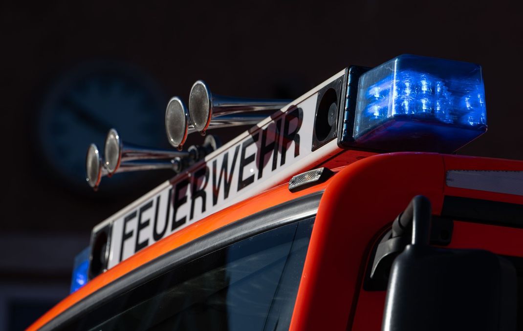 Zwölf Feuerwehrleute wurden bei einem Einsatz in Baden-Württemberg verletzt.