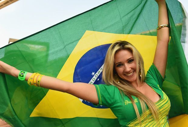 
                <strong>Verrückt, sexy, skurril: Fans in Brasilien</strong><br>
                Vor dem Eröffnungsspiel ist für diese junge Dame klar: Weltmeister wird nur Brasilien!
              