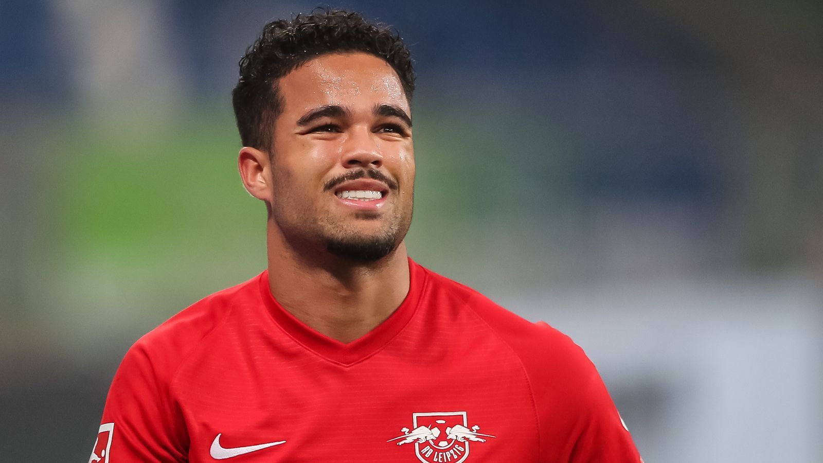 
                <strong>Justin Kluivert</strong><br>
                Belebt das Spiel nach seiner Einwechslung merklich. Taucht nach 66 Minuten vor Bürki auf, verstolpert aber den Ball. Kurz darauf ein starker Steilpass auf Olmo. ran-Note: 2
              