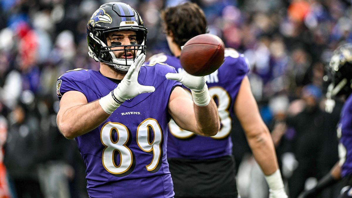 BALTIMORE, MD - JANUARY 28: Baltimore Ravens tight end Mark Andrews (89) warms up prior to the Kansas City Chiefs game versus the Baltimore Ravens in the AFC Championship Game on January 28, 2024 a...