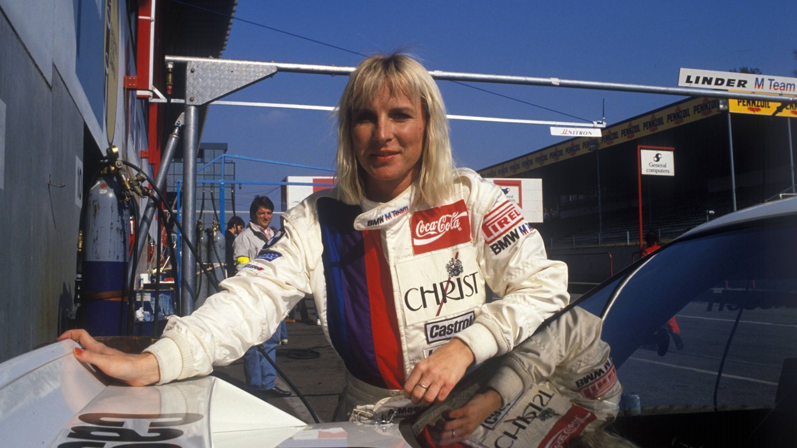 
                <strong>Annette Meeuvissen (DTM-Saisons 1988-1991, 59 Rennen)</strong><br>
                1988 wagte Annette Meeuvissen nach einigen Erfahrungen im Tourenwagensport den Sprung in die DTM. Die Deutsche erreichte im BMW ihr bestes Ergebnis mit Rang elf.
              