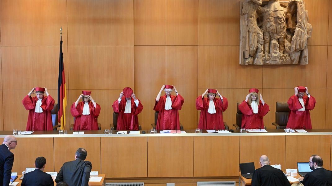 Richter:innen des Bundesverfassungsgerichts in Karlsruhe – drei neue Posten sollen in dieser Woche besetzt werden.