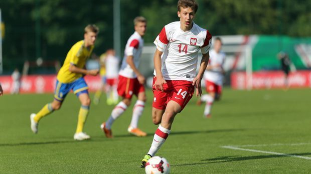 
                <strong>Krystian Bielik (FC Arsenal)</strong><br>
                Krystian Bielik (FC Arsenal). Der 17-Jährige wechselte von Legia Warschau zu der U21 des FC Arsenal. Mit knapp 1.90 Meter weist der Pole eine starke Physis für einen Mittelfeldspieler auf. Arsene Wenger lässt ihn deshalb zum Abwehrspieler umfunktionieren. 
              