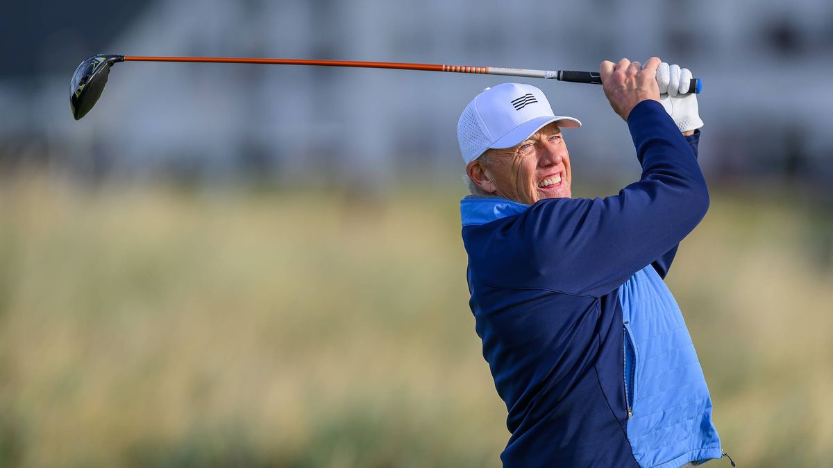 Alfred Dunhill Links Championship 2023 Carnoustie Golf Links 6 October 2023 Former NFL, American Football Herren, USA and Denver Broncos star John Elway on the 2nd hole during round two of the Alfr...