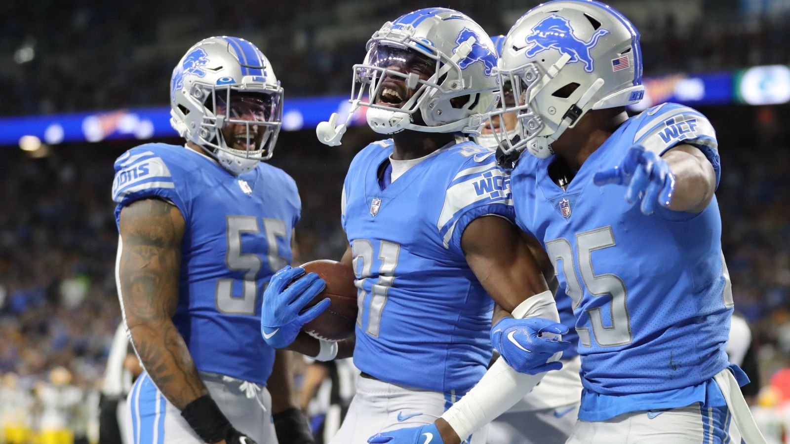 
                <strong>Gewinner: Die Defense der Detroit Lions</strong><br>
                Seit Jahren ist die Defense der Detroit Lions gescholten. Zurecht, gehört sie auch in diesem Jahr zu den schwächsten der Liga. Bis zu Woche neun war sie sogar auf dem Weg, die schlechteste Defense der NFL-Geschichte zu werden. Ausgerechnet gegen Aaron Rodgers und die Green Bay Packers ließen die Lions jedoch nur neun Punkte zu und rehabilitierten sich. Ein Sack, drei Interceptions und nur ein erlaubter Touchdown gegen den Back-to-Back MVP? Respekt, liebe Lions!
              