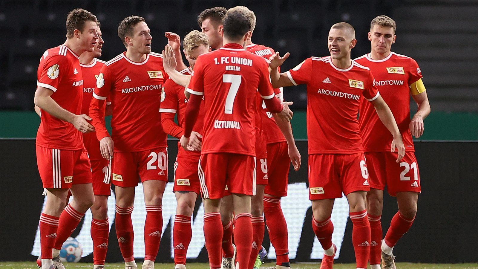 
                <strong>Platz 10: Union Berlin</strong><br>
                Transfereinnahmen seit 2012: 40 Millionen Euro - Transferausgaben seit 2012: 43 Millionen Euro - Transferbilanz seit 2012: -3 Millionen Euro
              
