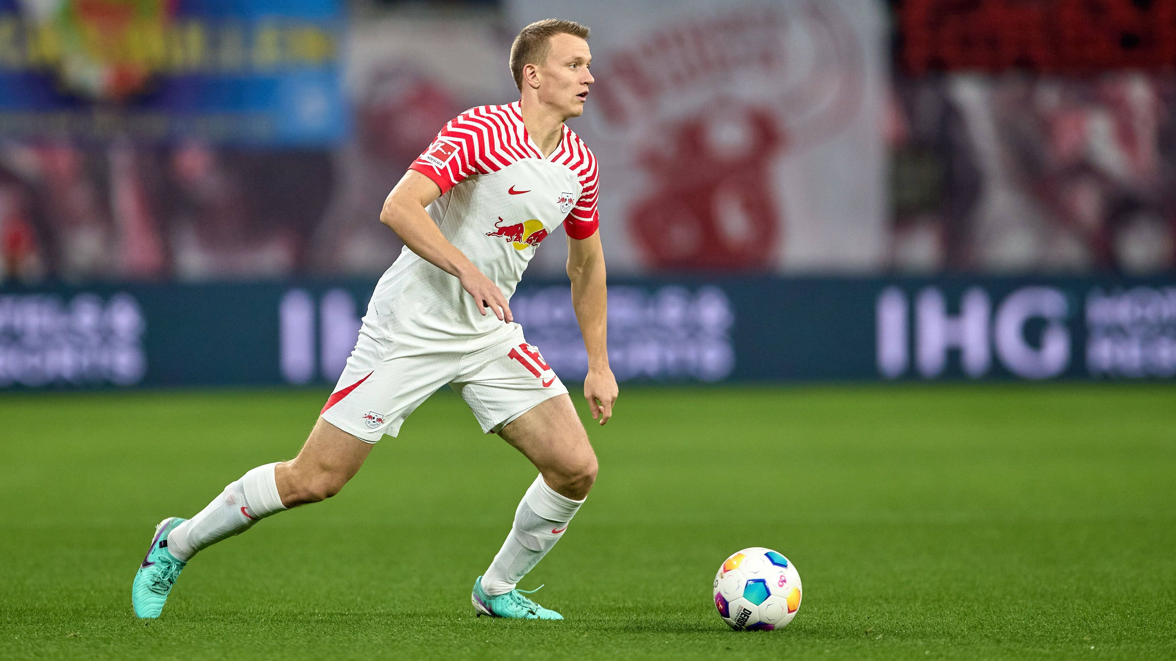 <strong>Lukas Klostermann (RB Leipzig)</strong><br>In der Dreierkette der Sachsen ist er der Mann in der Mitte und hat dort kaum Probleme. Nach vorne ist der frühere Bochumer Lukas Klostermann im Aufbauspiel zumeist sehr souverän. <strong>ran-Note: 3</strong>