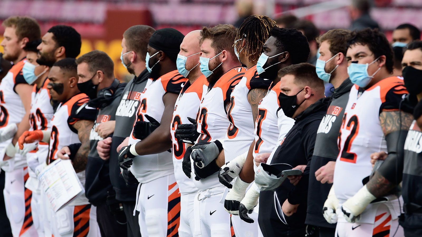 
                <strong>Cincinnati Bengals (2-10-1/AFC North)</strong><br>
                Week 15: vs. Pittsburgh Steelers -Week 16: at Houston Texans -Week 17: vs. Baltimore Ravens -Playoffs außer Reichweite
              