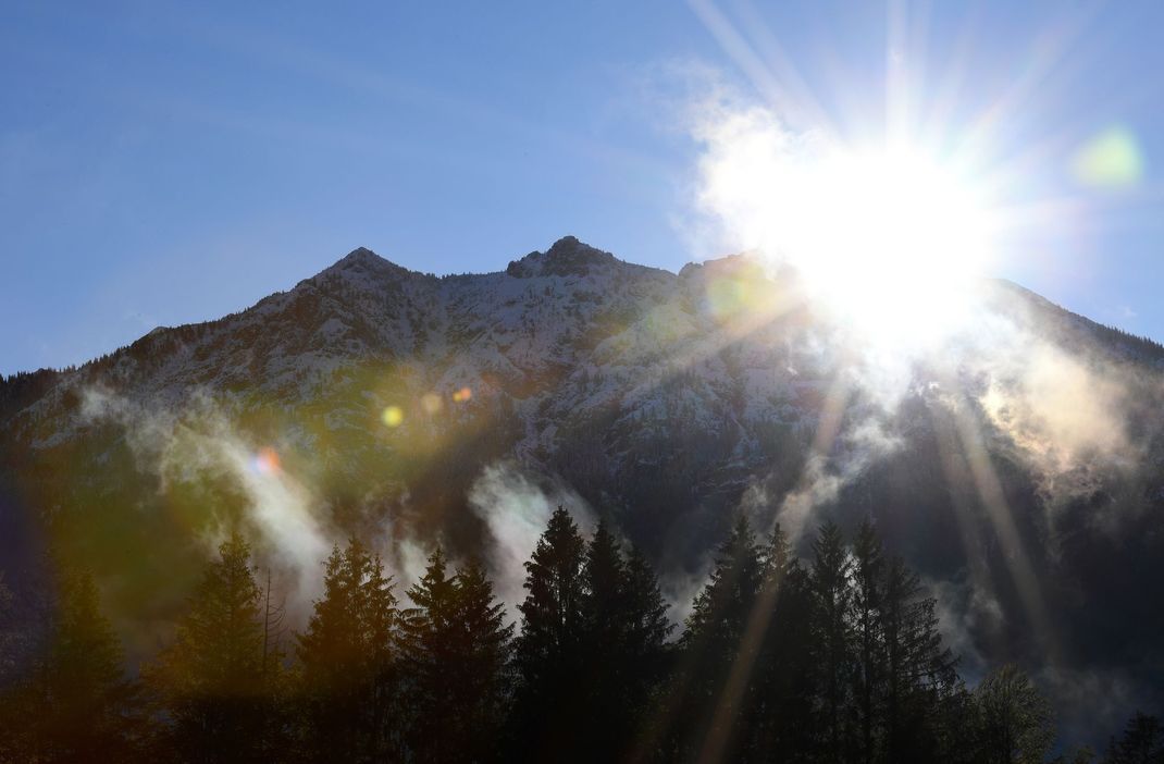 Im Karwendel wird eine Person unter einer Lawine vermisst.