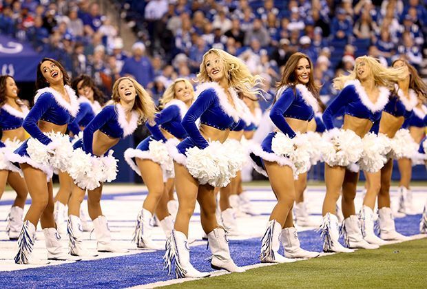 
                <strong>Indianapolis Colts</strong><br>
                Weniger ist mehr: Die Tänzerinnen der Indianapolis Colts heizen die Mannschaft und die Fans so richtig ein.
              