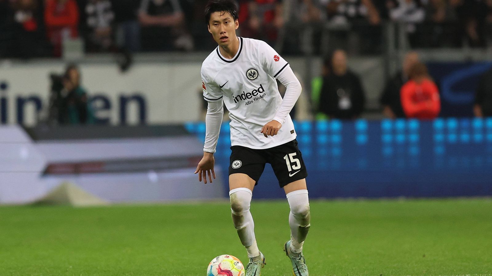
                <strong>Daichi Kamada</strong><br>
                &#x2022; Verein: Eintracht Frankfurt<br>&#x2022; Position: Offensiver Mittelfeldspieler<br>&#x2022; Marktwert: 30 Millionen Euro<br>
              