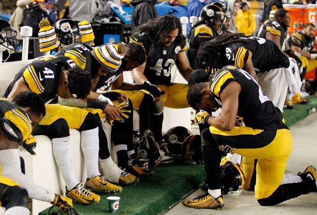 
                <strong>Pittsburgh Steelers vs. Baltimore Ravens</strong><br>
                Was läuft schief? Irgendwie wollte es im Spiel der Steelers nicht so recht klappen. "Big Ben" musste nach einem Sack sogar kurzzeitig eine Pause auf der Bank einlegen.
              