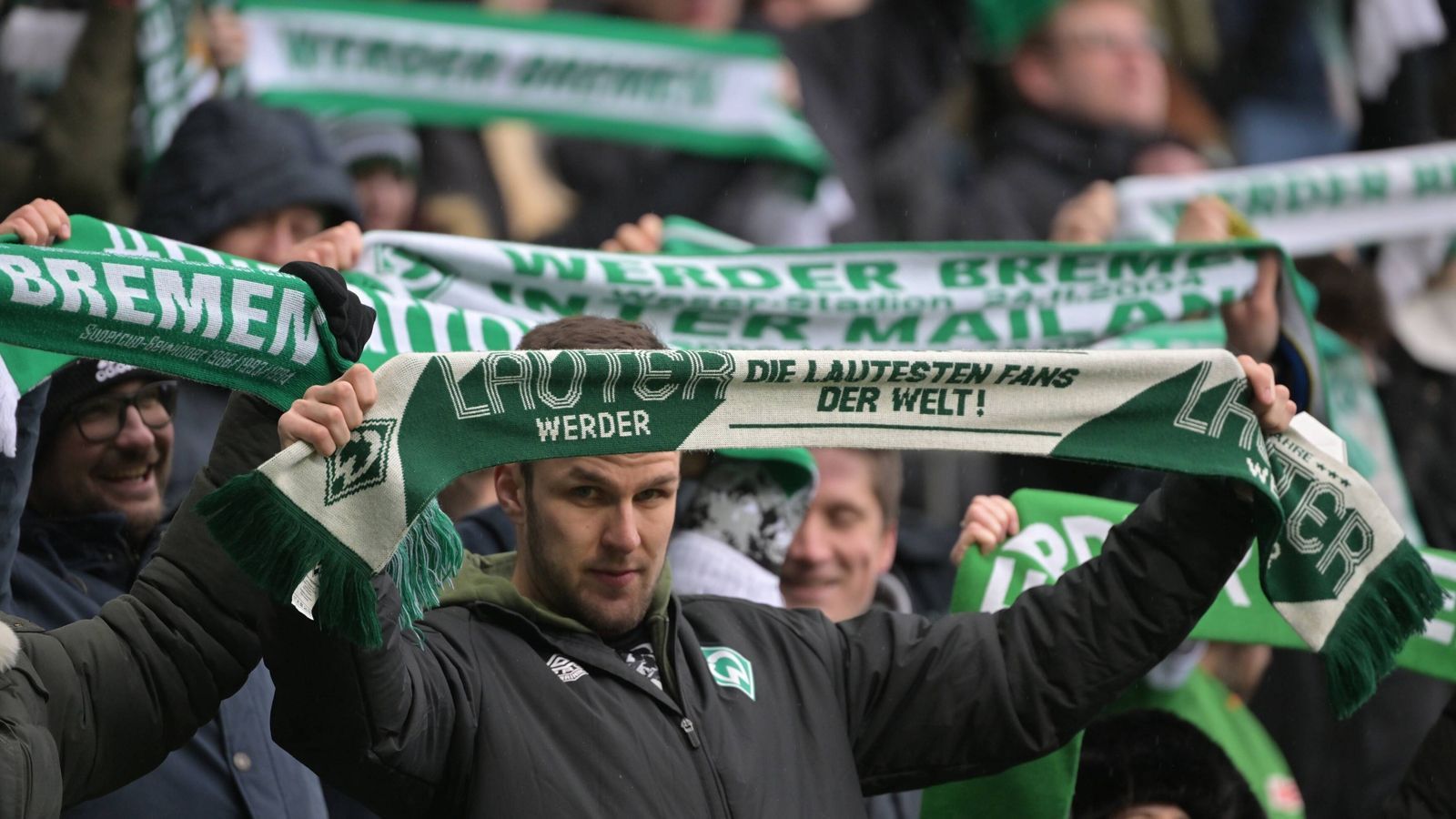 
                <strong>Platz 7: Werder Bremen</strong><br>
                &#x2022; Verkaufte Dauerkarten: 27.000<br>&#x2022; Angebotene Dauerkarten: 27.000<br>
              