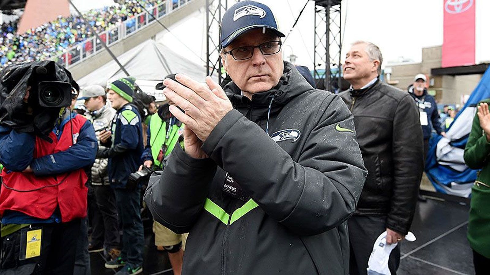 <strong>Platz 15: Seattle Seahawks</strong><br>
                Besitzer: Paul Allen<br>Kaufpreis: 194 Millionen US-Dollar (1997)<br>Wert 2017: 2,4 Milliarden US-Dollar<br>Aktueller Wert: 6,11 Milliarden US-Dollar