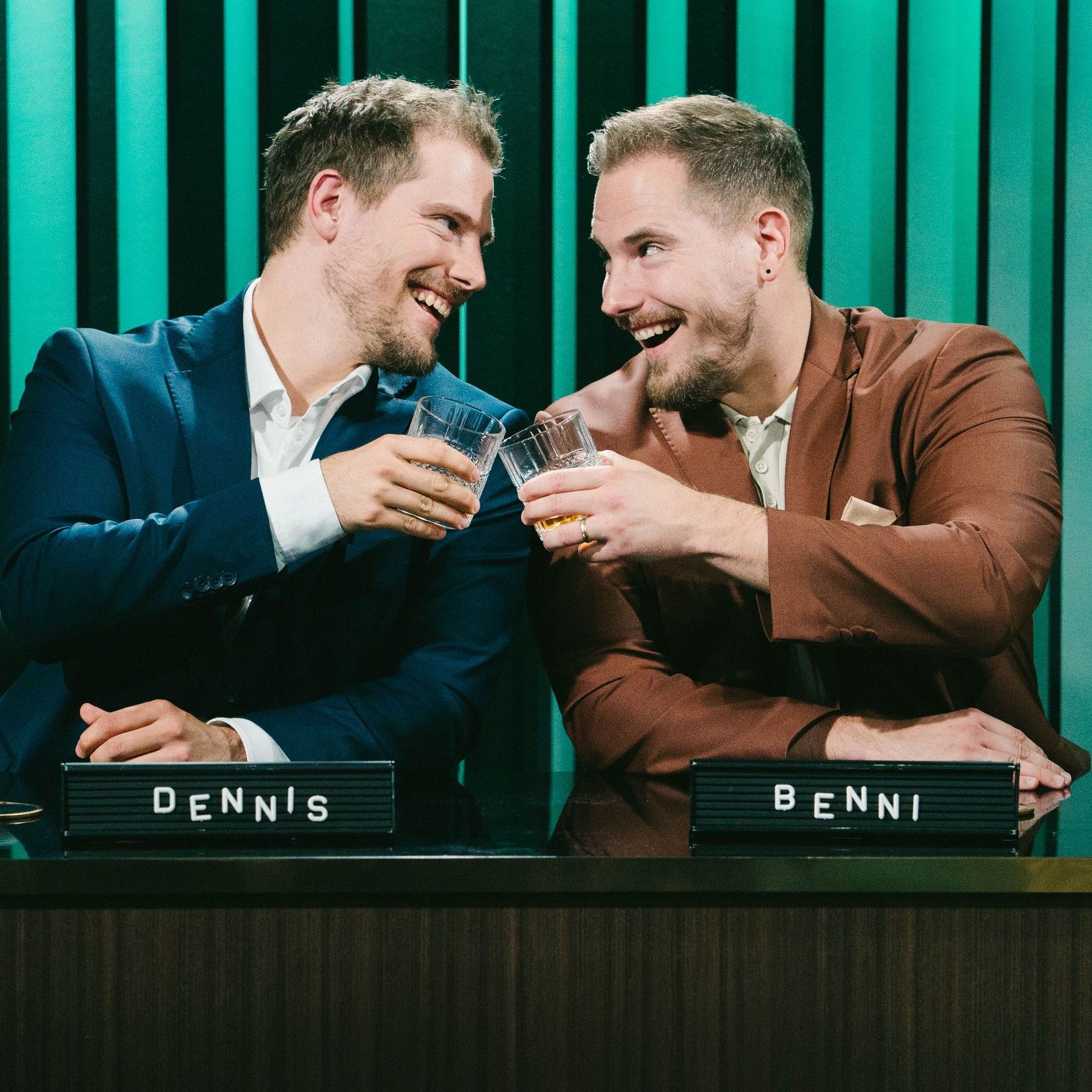 Dennis und Benni Wolter in ihrer Show "World Wide Wohnzimmer"