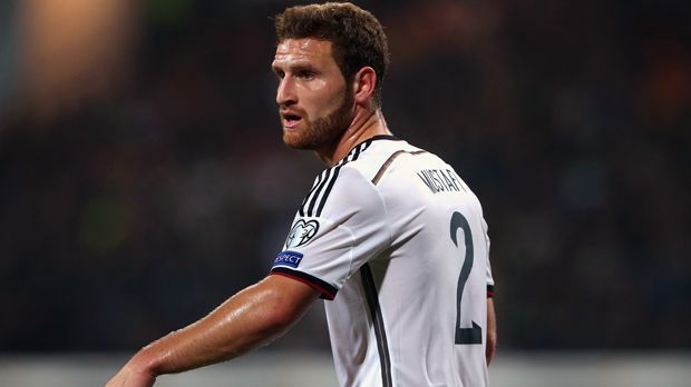 
                <strong>Abwehr - Shkodran Mustafi (FC Arsenal)</strong><br>
                Länderspiele: 15Tore: 1 
              