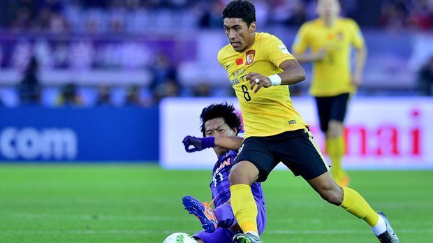 
                <strong>Paulinho</strong><br>
                Paulinho (Guangzhou Evergrande): Der ehemalige Premier-League-Spieler von den Tottenham Hotspurs entscheidet sich im Juli 2015 für den Schritt in die chinesische Super League. Um eine angemessene Bezahlung muss sich der 27-Jährige dabei wohl nicht sorgen.
              