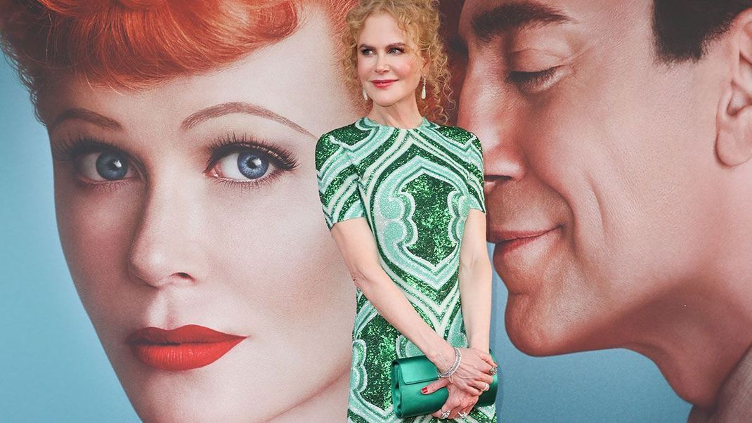 Strahlend schöne Haut mit roter Wallemähne – wir freuen uns auf einen luxuriösen Look der australisch-US-amerikanischen Schauspielerin Nicole Kidman.
