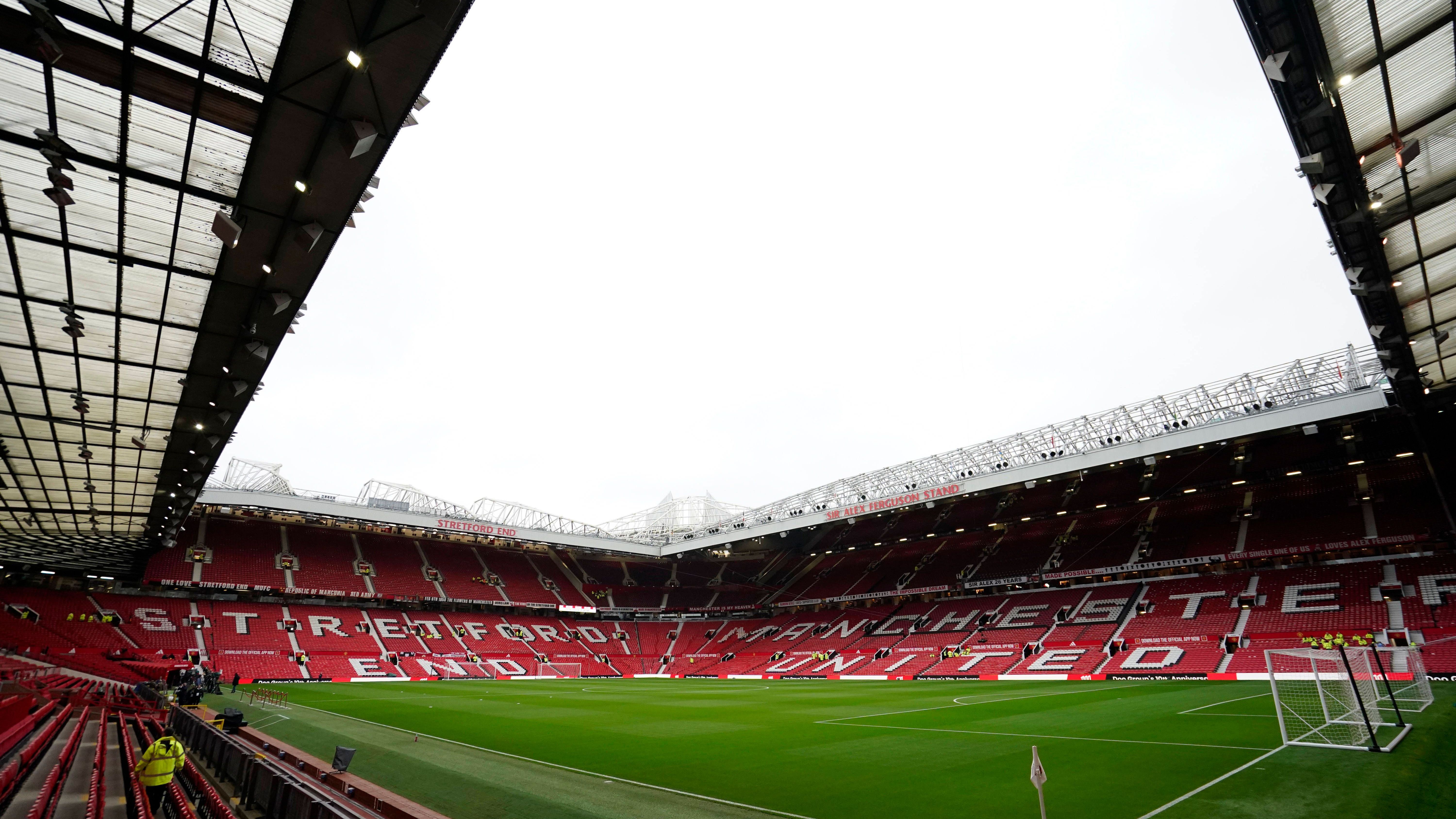 <strong>Manchester United will Fans mit Inkontinenz helfen</strong><br>Männer mit Inkontinenz sollen ihre Red Devils bald wieder im Old Trafford unterstützen können. Dafür hat der Klub als erster Premier-League-Verein nun entsprechende Behälter in den Stadiontoiletten installiert und wird Einlagen sowie ähnliche sanitäre Produkte zur Verfügung stellen. Der Müll wird wiederum offenbar zur Stromproduktion verwendet.