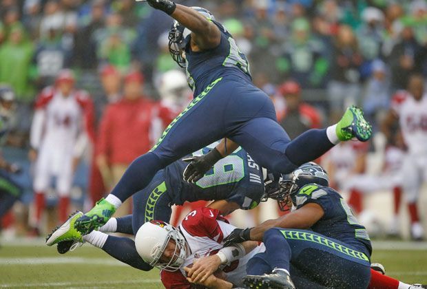 
                <strong>Seattle Seahawks, Defense</strong><br>
                Die Pass-Defense der Seattle Seahawks ist womöglich das Beste, was die NFL je gesehen hat. Dank der berüchtigten "Legion of Boom" sprang gegen die 49ers ein großer Comeback-Sieg heraus. Es wird höchst interessant, wie Manning dagegen ankommt.
              